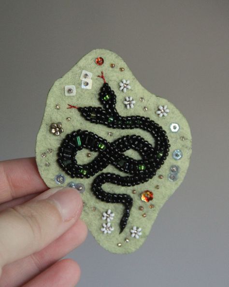 Embroidered Snake, Haute Couture Outfits, Couture Clothes, Snake Black, Sew On Patch, Black Snake, Embroidery For Beginners, Sew On Patches, Sew On