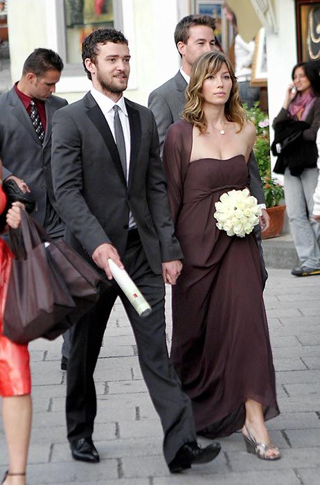 Celebrity bridesmaids’ dresses worn by Elizabeth Olsen, Holly Willoughby and more - Photo 4 Jessica Biel Wedding Dress, Celebrity Bridesmaids, Celebrity Wedding Guest, Jessica Biel And Justin, Jamie Hince, Bridesmaid Pictures, Cute Celebrity Couples, Always A Bridesmaid, Wedding Guest Style