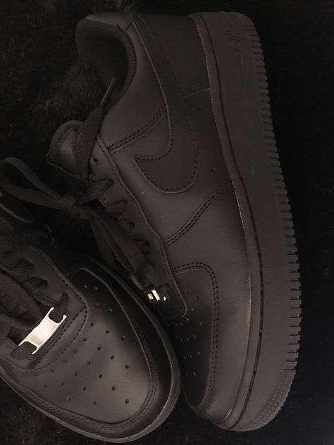 Black Af1 Aesthetic, Black Air Force 1 Aesthetic, Black Air Force 1 Outfit, Foto Nike, Black Af1, Nike Air Force Black, Black Air Force 1, Sneaker Culture, Af1 Shoes