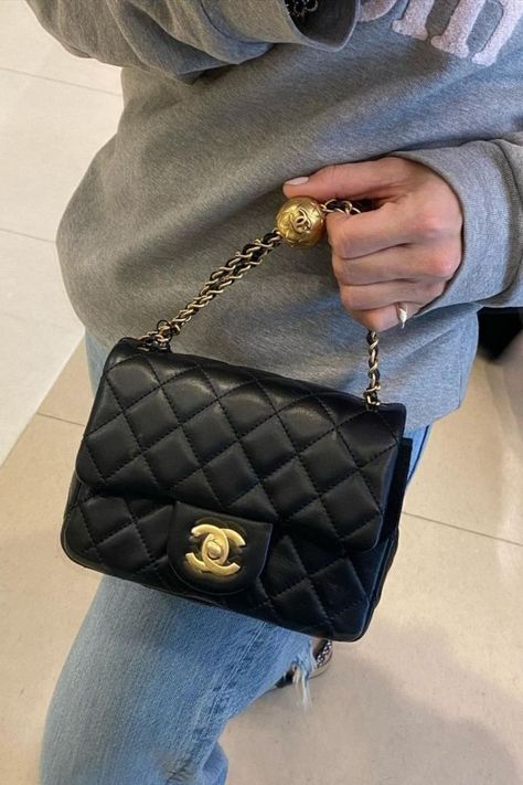 Chanel Mini Classic Bag, Sweater Purse, Idea Photo, Photo Bag, Chanel Flap Bag, Mini Classic, Minimalist Bag, Chanel Mini, Chanel Purse