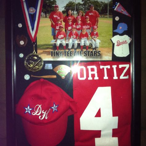 Great idea from a pinner:  My son's 1st All-star baseball team shadow box Baseball Keepsake Ideas, Softball Shadow Box Ideas, Baseball Shadow Box Ideas, Sports Shadow Boxes, Tee Ball Mom, Team Snacks, Baseball Videos, Baseball Ideas, Tee Ball