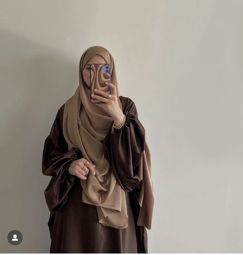 Hijabi Fashion Abayas, Abaya Khimar, Khimar Style, Islamic Modest Fashion, Celebrity Prom Dresses, Abaya Outfit, Girls Dress Outfits, Stylish Hijab, Mode Turban