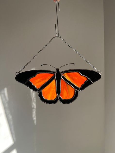 A monarch butterfly handcrafted in stained glass by myself, Shannon, of Wonder Filled Glass :) I use the copper foil method and lots of love to create my pieces. This piece is my minimalist take on this species. Thank you for stopping by and viewing my art!  Follow me on Instagram and TikTok to see the handmaking process and any new pieces @WonderFilledGlass <3 The butterfly is 9 inches wide & stands about 4.5 inches tall (including the antennae). The length from the top of the chain to the bott Butterfly Stained Glass Art, Stained Glass Butterfly Pattern, Butterfly Stained Glass Pattern, Glass Art Window, Butterfly Stained Glass, Foil Method, Art Window, Butterfly Nature, Window Suncatchers