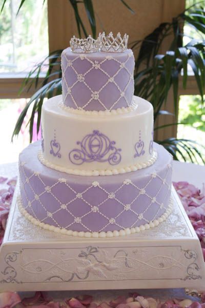 Rupunzel Quince Theme Cake, Lilac Quince Cake Ideas, Quinceanera Cakes Lilac, Quinceanera Themes Lilac, 2 Tier Quinceanera Cakes, Lavender Quince Cake, Lavender Sweet 16 Cake, Lilac Quince Cake, Purple Sweet 16 Cakes