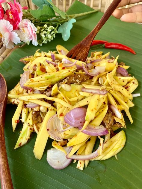 Authentic Thai Mango Salad Recipe Spicy Mango Salad Thai, Thai Mango Salad Recipe, Thai Side Dishes, Mango Dipping Sauce, Mango Thai, Thai Bbq, Mango Salad Recipe, Thai Mango Salad, Traditional Thai Food