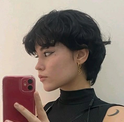 Grunge Haircut, Black Pixie Cut, Hire Style, Black Hair Aesthetic, Haircuts Ideas, Short Dark Hair, Jet Black Hair, Cute Short Haircuts, Black Hair Kpop