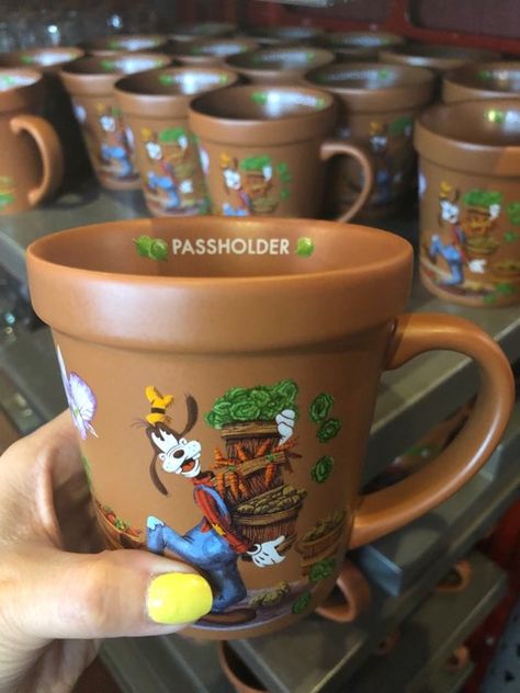 Disneyland Paris Merchandise, Chocolate Font, Minnie Mouse Mug, English Uk, Disney Cups, Disney Trip Planning, Girls Tumbler, Disney Traditions, Disney Mugs