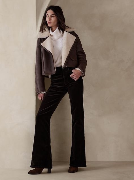 Saw this on Banana Republic: Black Flare Pants Outfit, Corduroy Pant, 70s Inspired Fashion, 70’s Fashion, Sophisticated Outfits, Business Casual Outfits For Work, Wide Leg Dress Pants, Black Flare, Banana Republic Pants