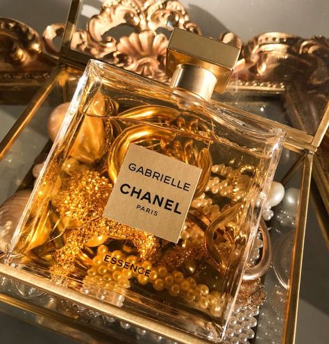 Gabrielle Solis Aesthetic, Chanel Essence, Gabrielle Core, Perfume Content, Chanel Orange, Gabrielle Solis, Chanel Gabrielle, Chanel Aesthetic, Oud Perfume