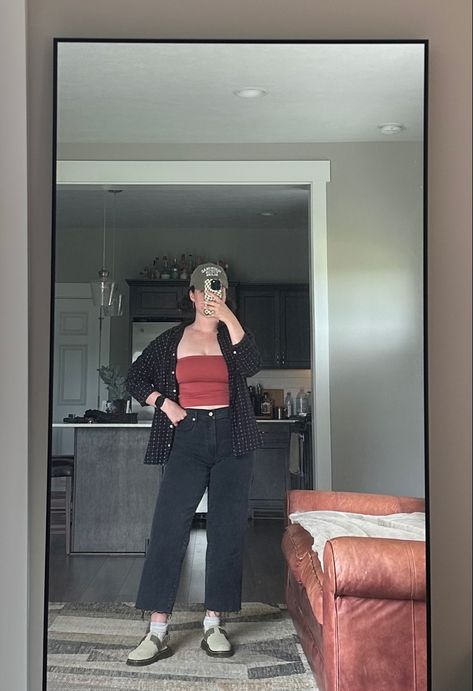 Cropped black jeans, tube top, oversized button up, baseball hat, dr martens clogs #casualoutfitideas #casualoutfit #drmartensstyle #drmartensoutfit #secondhandoutfit #thrifted Doc Marten Carlson, Dr Marten Clog Outfit, Dr Martens Clogs Outfit, Jeans Tube Top, Clog Outfit, Dr Martens Style, Dr Martens Outfit, Clogs Outfit, Doc Marten