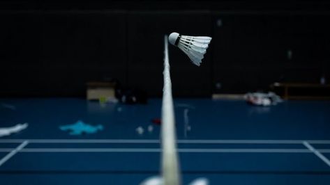 Badminton drop shot works as an attack or way to get out of troubles. Read the below article to know more. https://www.badmintonbest.com/learn-the-badminton-drop-shot/ #badminton #shuttlecock #dropshot #racket #shuttle #badmintontips #ataax Badminton Tips, Badminton Shuttlecock, Drop Shot, Drop In, Badminton