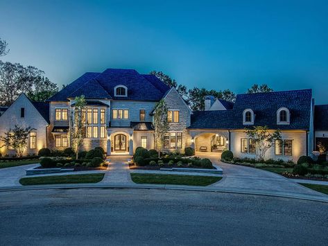 Nice Homes, Luxury Homes Dream Houses, Dream House Exterior, Dream House Plans, Big Houses, Bloxburg House, House Hunting, Dream Home Design, Luxury House