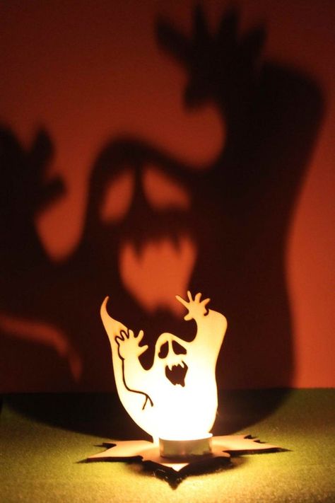 Veselý Halloween, Dekorasi Halloween, Garden Lantern, Halloween Decor Diy, Light Garden, Diy Halloween Decor, Adornos Halloween, Manualidades Halloween, Halloween Geist