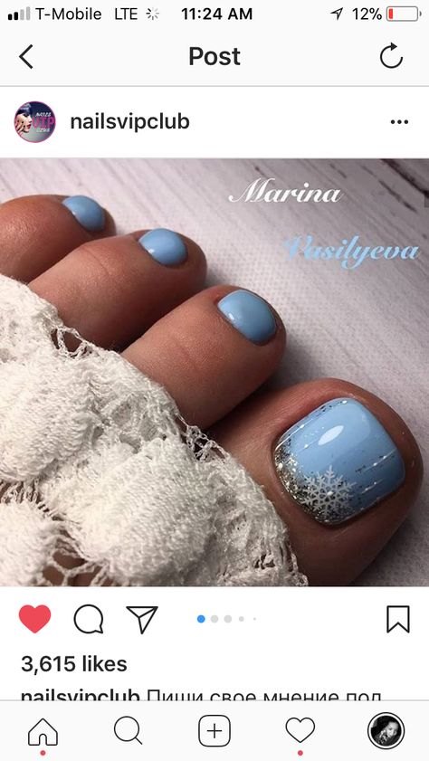 Pedicure Snowflake Design, Xmas Toes Nails, Christmas Toe Colors, New Year Pedicure Ideas, Toenail Art Designs Christmas, Pedicure Ideas Christmas Toenails, January Pedicure Ideas, Winter Nails Toes, Snowflake Toenail Designs