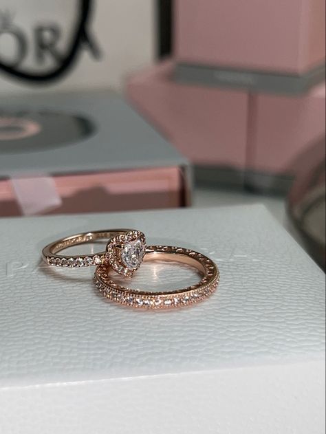 Rose Gold Pandora Ring, Pandora Rings Rose Gold, Rose Gold Aesthetic Jewelry, Gold Promise Rings Pandora, Promise Ring Rose Gold, Pandora Rings Aesthetic Gold, Pandora Rose Gold Ring, Pandora Gold Rings, Pandora Rings Aesthetic