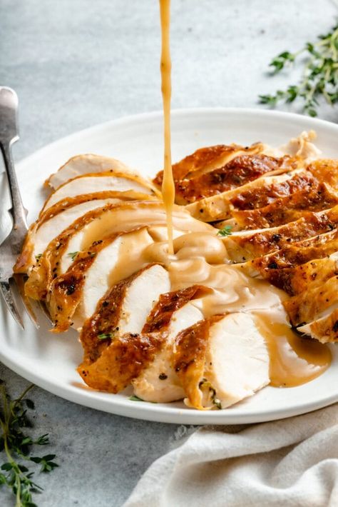 Homemade Chicken Gravy, All The Healthy Things, Making Turkey Gravy, Homemade Gravy Recipe, Roast Gravy, Roast Chicken And Gravy, Gravy Ingredients, Healthy Thanksgiving Recipes, Easy Thanksgiving Recipes