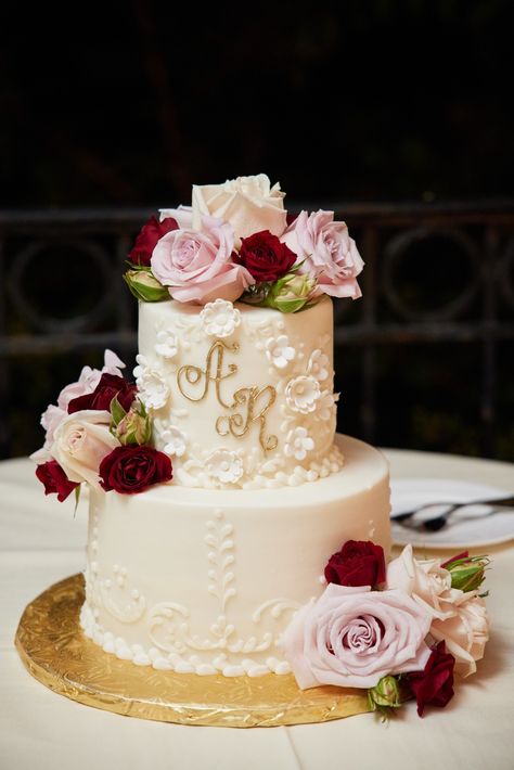 Burgundy And Blush Wedding Cake, Wedding Cake Burgundy Flowers, Burgundy Blush And Gold Wedding, Wedding Cakes Maroon, Burgundy Color Palette, Blush Pink Wedding Cake, Pink And Burgundy Wedding, Wedding Cake With Gold, Adult Prom