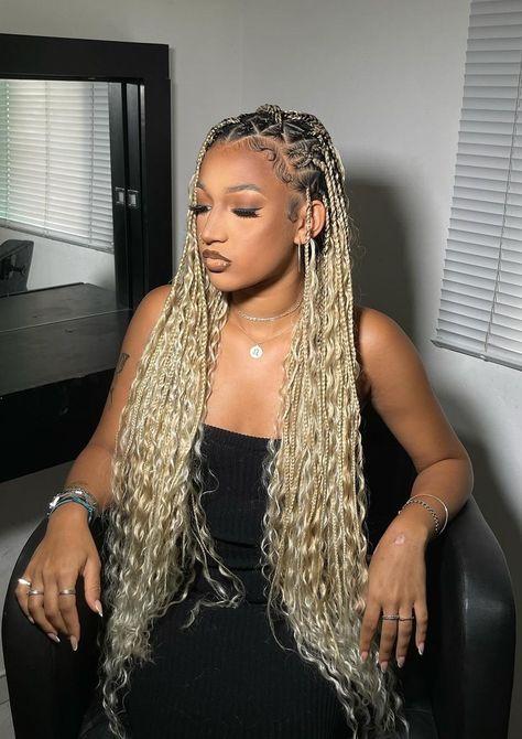 Black Roots Blonde Braids, Blonde Braids Goddess, Ashy Blonde Braids, Long Blonde Braids For Black Women, Platinum Blonde Boho Knotless Braids, Ash Blonde Boho Knotless Braids, Blonde Braids Black Roots, Blonde Braid Styles, Black And Blonde Goddess Braids