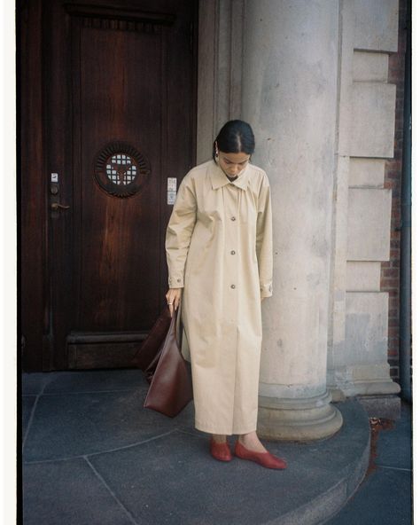 Kind of looking forward to trench coat weather. Trench Coat And Doc Martens, Vintage Trench Coat Outfit, Trench Coat Outfit Aesthetic, Coat Outfit Aesthetic, Vintage Trench Coat, City Baby, Trench Coat Outfit, She Wolf, Coat Outfit