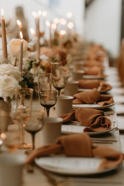 Vintage Fall Wedding Table Decor, Brown Table Scape, Terracotta Neutral Wedding, Wedding Theme Earth Tone, Modern Earth Tone Wedding, Tan Table Cloth Wedding, Caramel Wedding Theme, Wedding Table Decorations Champagne, Wedding Colour Palettes Winter