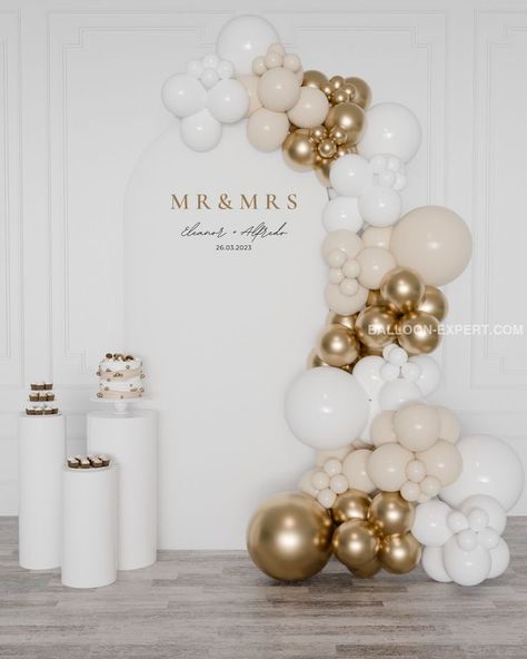 White Sand And Gold Balloon Garland, Cream And Gold Balloon Arch, Birthday Reception Decorations, Wedding Ideas Balloons, Balloon Wall For Wedding, White And Gold Decor Ideas, Gold And White Balloons Decoration, Wedding Arch Ideas Balloons, Engagement Party Ideas White And Gold