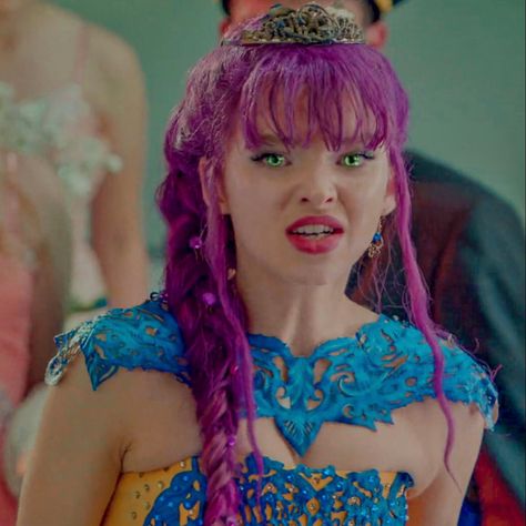 Descendants Icons, Mal Bertha, Disney Descendants Mal, Descendants Pictures, Descendants Wicked World, Mal Descendants, Mal And Evie, Descendants 2, Ariana Grande Outfits