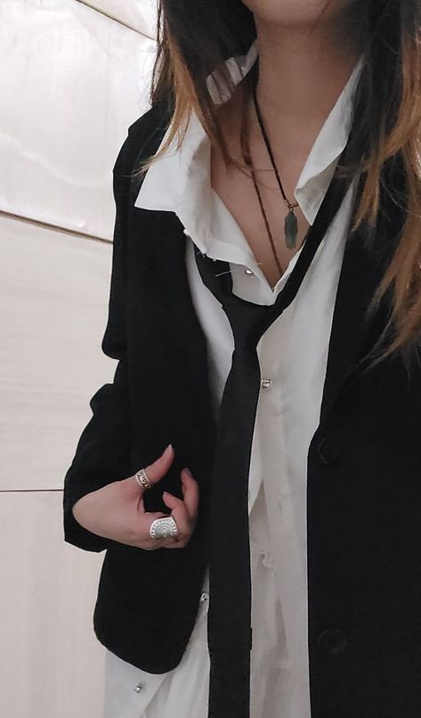 White Shirt And Black Tie Aesthetic, White Shirt Outfit Women Aesthetic, White Shirt With Necklace, Shirt With Tie Aesthetic, White Tie Outfits For Women, Womens Shirt And Tie Outfit, Outfit Ideas Black Button Up, Women Tie Outfit Aesthetic, Necklace With Collared Shirt