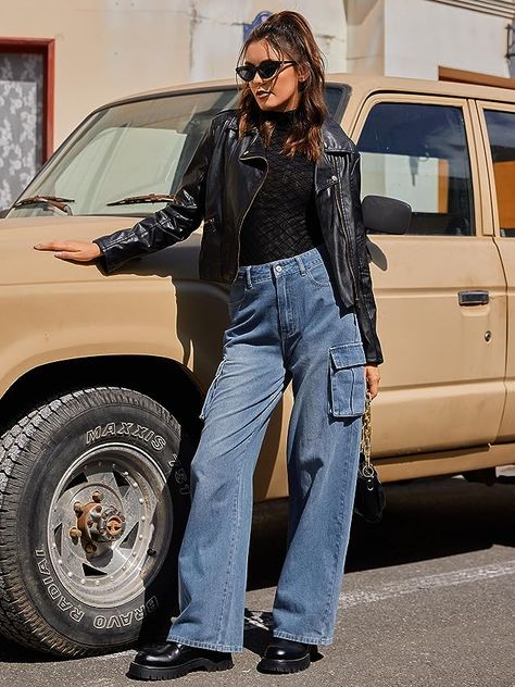 Cargo Denim Outfit Women, Cargo 90s Outfit, High Waisted Cargo Jeans Outfit, Denim Cargo Pants Outfit Winter, Denim Cargo Jeans Outfit Women, Denim Cargos Outfits, Cargo Jeans Winter Outfit, Wide Leg Denim Cargo Pants, Wide Leg Cargo Jeans Outfit Women