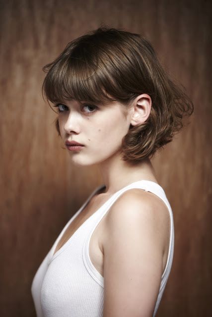 Mathilde Warnier, Short Straight Bob Hairstyles, Short Bobs With Bangs, Short Haircuts With Bangs, Straight Bob Hairstyles, Bob Haircut With Bangs, Photographie Portrait Inspiration, 100 Human Hair Wigs, 짧은 머리