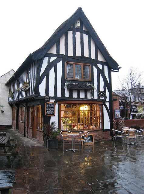 How about a cup of tea here, at The Old Bakery Tea Rooms, Newark? http://www.aboutbritain.com/articles/afternoon-tea.asp Old Bakery, British Pub, Tea Rooms, Medieval Houses, Tudor House, Interesting Buildings, Tudor Style, England And Scotland, England Uk