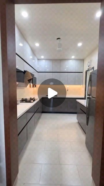 kishu gajjar on Instagram: "2mm acrylic glass modular kitchen interior designer Ahmedabad 🥰" 3 Side Kitchen Design, 8*11 Kitchen Design, Kitchen Door Glass Design, Kichan Tail Design, Modular Kitchen Ideas Indian, Kitchen Interior Design Modern Indian, Indian Modular Kitchen Interior, Small Modular Kitchen Ideas Indian, Indian Small Kitchen Interior