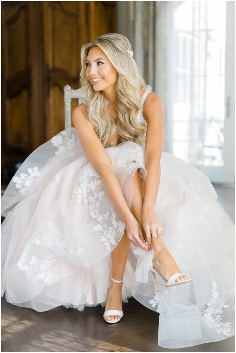 Bride putting on shoes in bridal suite Bride Portrait Photography, Bride Wedding Photos, Park Chateau, Estate Gardens, College Sweethearts, Bride Photos Poses, Dawn Photography, Wedding Portrait Poses, Bridal Photography Poses