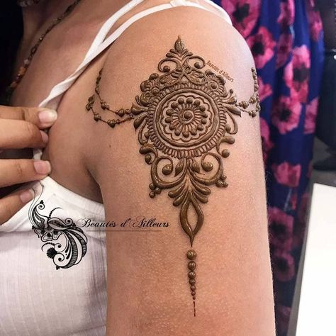 Henna Designs Arm, Leg Mehndi Designs, Hindi Tattoo, Simple Henna Patterns, Shoulder Henna, Nails Details, Round Mehndi Design, Small Henna Designs, Mehandi Henna