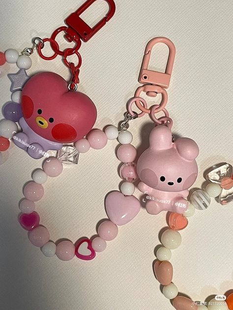 Cooky Keychain Bt21, Keychain Charms Aesthetic, Kpop Clay Art, Bts Gift Ideas, Bt21 Keychain, Stylish School Bags, Bullet Journal Banner, Diy Crafts Bookmarks, Cute School Stationary