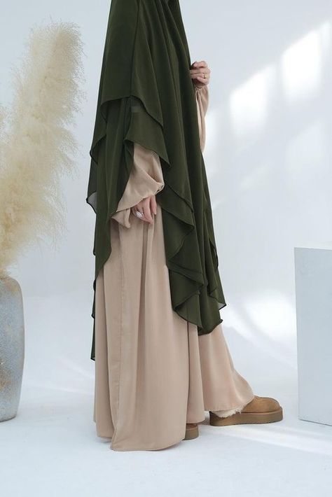 Wowowowowowowowowowowowo Owo Olive Green Hijab Outfit, Green Hijab Outfit, Assignment Design, Annah Hariri, Olive Green Outfit, Green Hijab, Army Outfit, Khimar Hijab, Islamic Modest Fashion