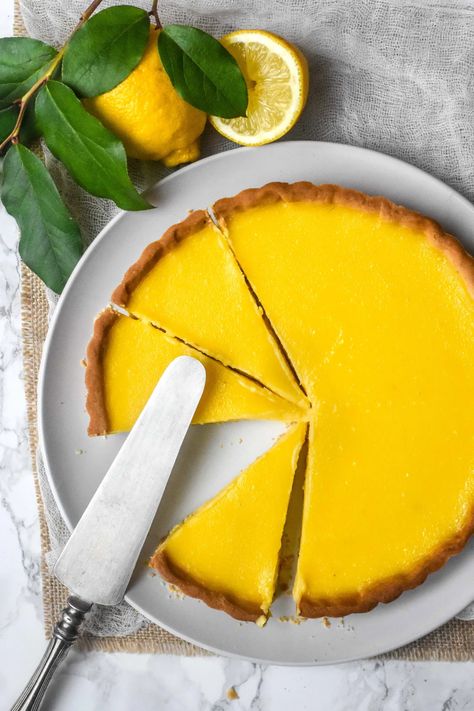 French Lemon Tart Recipe, Lemon Filling Recipe, French Lemon Tart, Citron Recept, Lemon Tart Recipe, French Tart, Work Recipes, Lemon Custard, Lime Basil