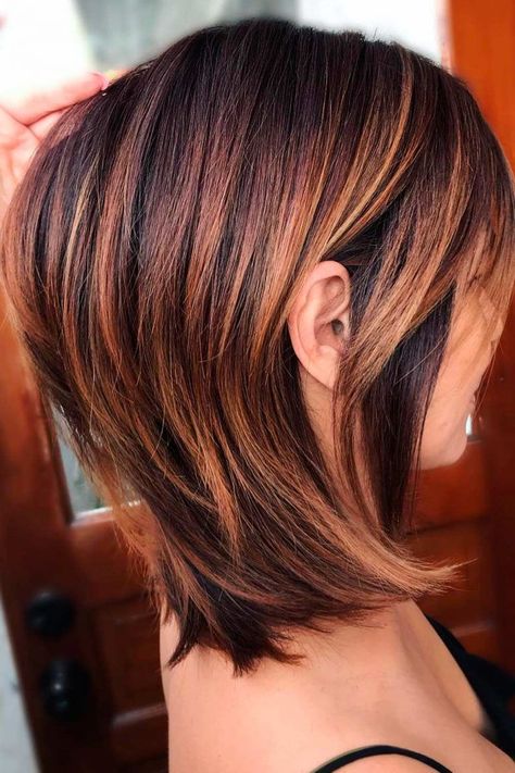 Angled Hair, Wedge Haircut, Golden Brown Hair, Hair Color Caramel, Hair Color Auburn, Peinados Fáciles Para Cabello Corto, Haircut And Color, Penteado Cabelo Curto, Hair Color And Cut