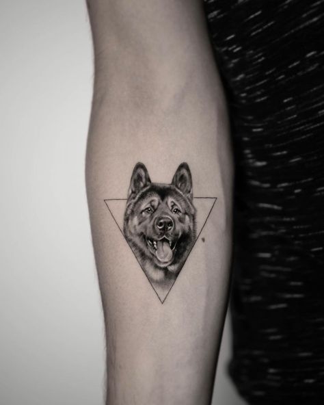 Akita Dog Tattoo, American Akita Tattoo, Akita Tattoo Ideas, Akita Tattoo, Tattoo Ideas Tiny, Pet Portrait Tattoos, American Akita Dog, Neo Trad Tattoo, Tattoo Japanese