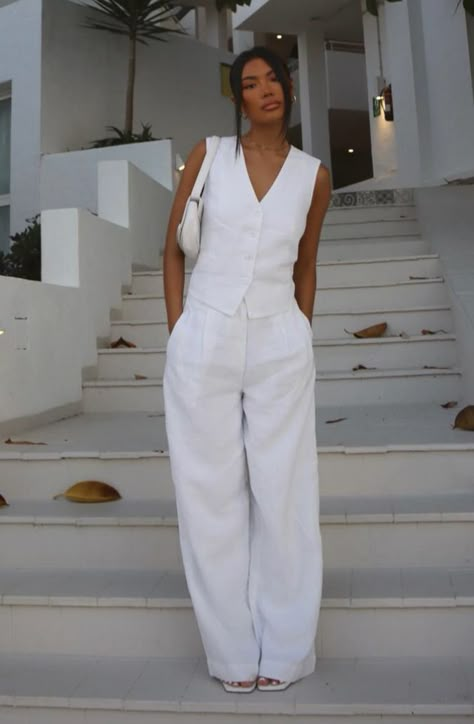 Elegantes Party Outfit, All White Party Outfits, White Party Outfit, Outfit Elegantes, European Summer Outfits, Professional Wardrobe, Cropped Vest, Dinner Outfits, Elegantes Outfit