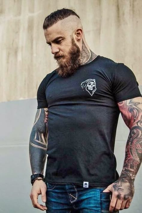 F*ck yeah! Beard and tattoos!! Stile Pin Up, Trending Hairstyles For Men, Man With Tattoos, Blonde Beard, Beard And Mustache Styles, Long Beard Styles, Beards And Tattoos, Bald With Beard, Mustache Styles