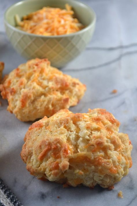 Easy Cheddar Drop Biscuits - Mealtime Joy Easy Cheddar Biscuit Recipe, Cheddar Drop Biscuits, Chili Side Dishes, Cheddar Cheese Biscuits, Easy Drop Biscuits, Drop Biscuits Recipe, Best Side Dish, Cheesy Biscuit, Cheddar Biscuits