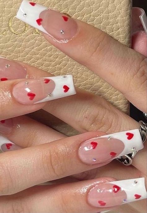 Almond Nail Inspo Valentines Day, Valentines Day Nails Coffin Shape, Heart Nail Designs Acrylic, Nails Inspiration Valentines, Aesthic Nails, Nails Astethic, I Love Me Nails, Aestethic Nails, Thanksgiving Nails Design