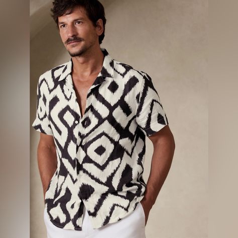 Size Is Sold Out Online. Straight Hem With Vented Sides. #62483 Brand: Banana Republic Size: M (Fits Loose) Condition: Nwt Mexico Men Outfits, Men Tropical Outfit, Men’s Resort Wear, Mens Resort Wear Outfits, Cruise Lookbook, Safari Moodboard, Beach Shirts For Men, Resort Wear Men, Cancun Outfits