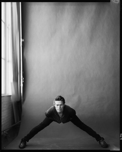 Willem Dafoe (Interview Russia) Funny Poses, Foto Portrait, Willem Dafoe, Septième Art, Foto Poses, Silly Images, Dynamic Poses, Pose Reference Photo, Really Funny Pictures