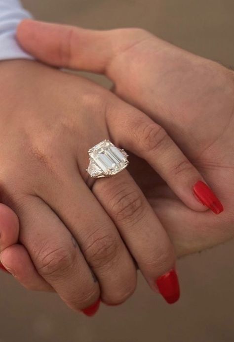 Celebrity Wedding Rings, Elizabeth Taylor Jewelry, Emerald Cut Diamond Ring, Emerald Cut Engagement, Engagement Celebration, Celebrity Engagement Rings, Emerald Engagement Ring Cut, New Rock, Engagement Ring Cuts