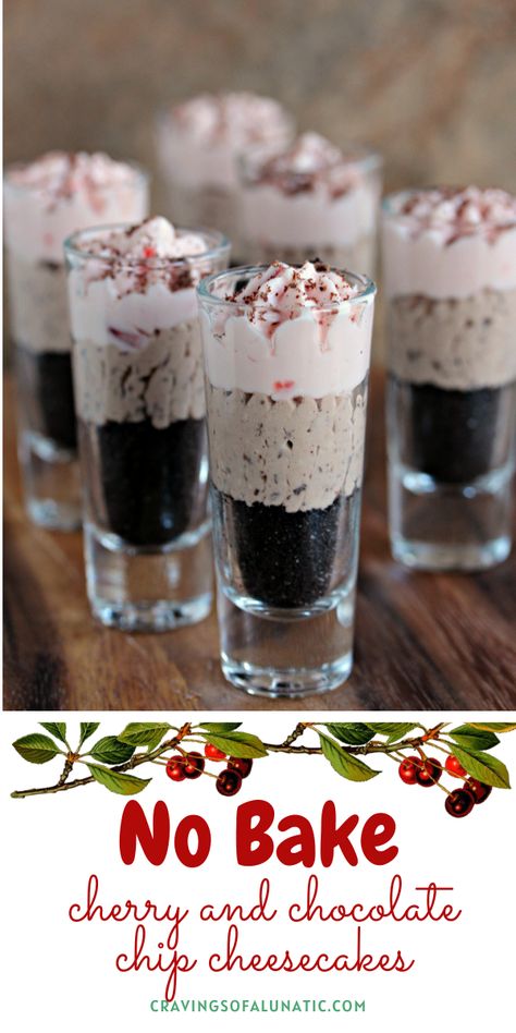 Dessert Shooters Christmas, Christmas Mini Dessert Shooters, Chocolate Glass Dessert, Christmas Dessert Shots, Christmas Mini Dessert Ideas, Christmas Desert Cups, Christmas Mini Triffles, Christmas Desserts Fancy Individual, Christmas Cheesecake Cups