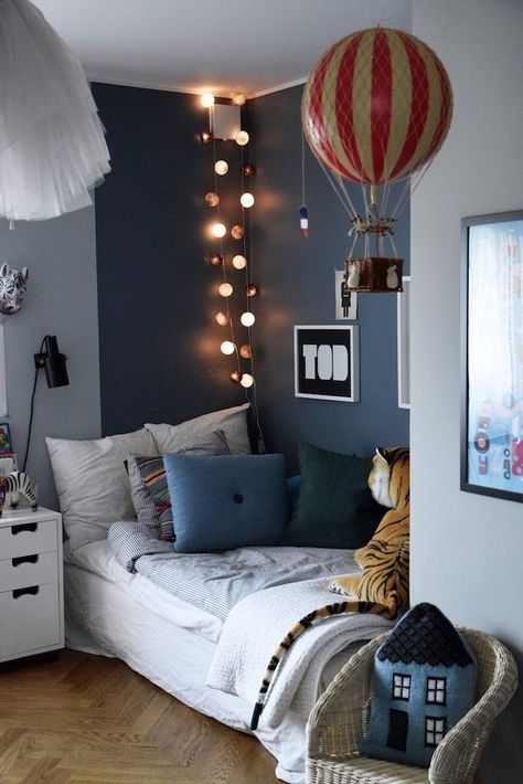 Get inspired to create a trendy bedroom for little boys with these  decorations and furnishings. Teenage Room Decor, Kid Bedroom, Boy Bedroom Design, Small Bedrooms, Bilik Tidur, Design Room, Boys Bedroom Decor, Toddler Bedrooms, Trendy Bedroom