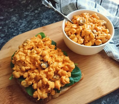 Coronation Chickpea, Vegan Sandwich Ideas, Vegan Sandwich Filling, Chicken With Chickpeas, Quorn Chicken, Mayonnaise Dressing, Baked Potato Toppings, Quick Sandwiches, Tofu Sandwich