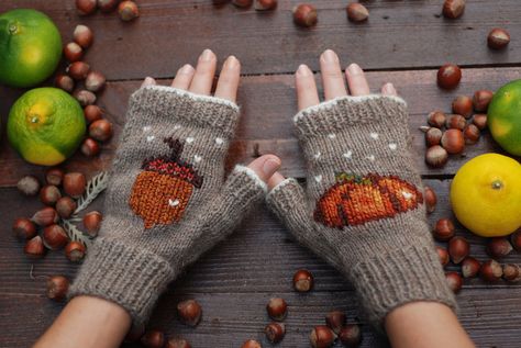 Knitted gloves mittens