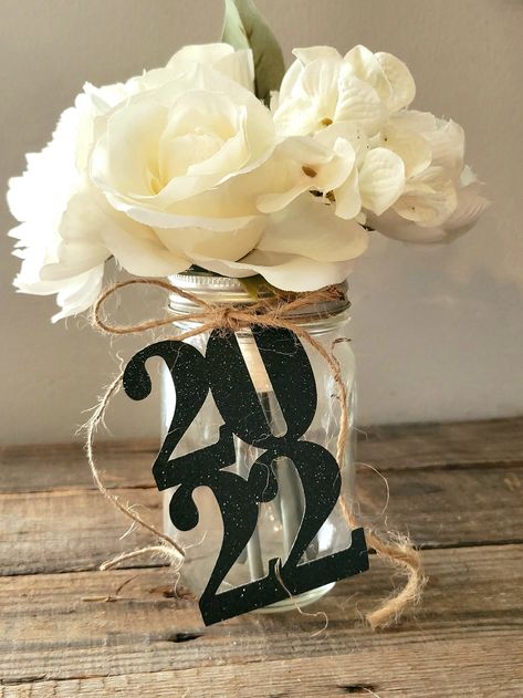 Grad Decoration Ideas Centerpieces, Grad Party Ideas Decorations Table Centerpieces, Mason Jars Decorations, Simple Graduation Centerpieces Diy, Diy Grad Party Centerpieces Table Decorations, Modern Party Table Decor, Cute Graduation Centerpieces, Simple Graduation Table Decorations, Table Graduation Decorations